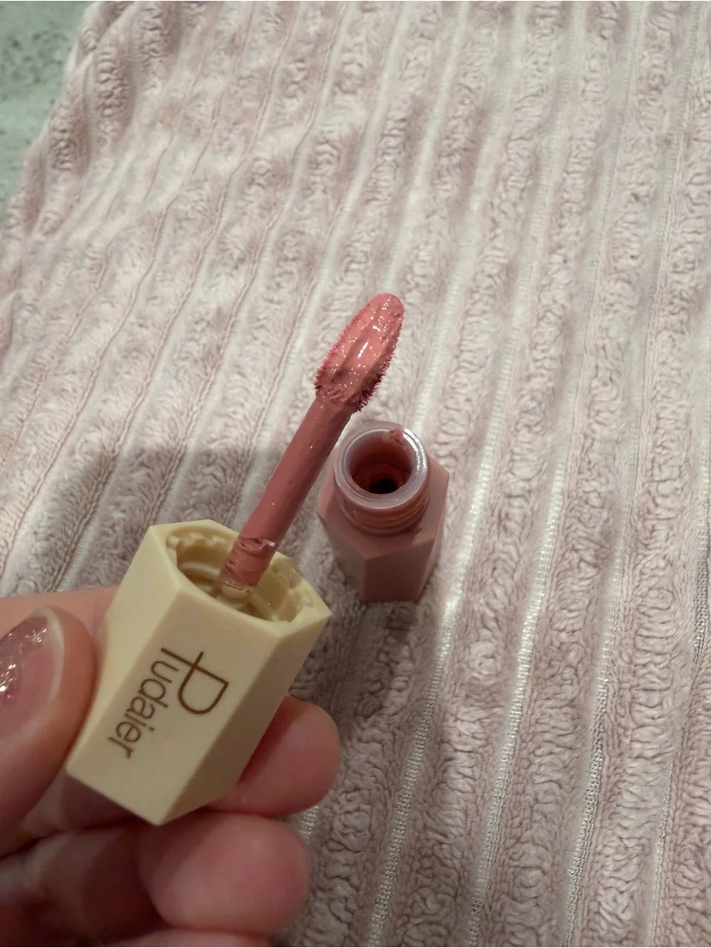 Creamy Liquid Lipstick – Soft Pink 04